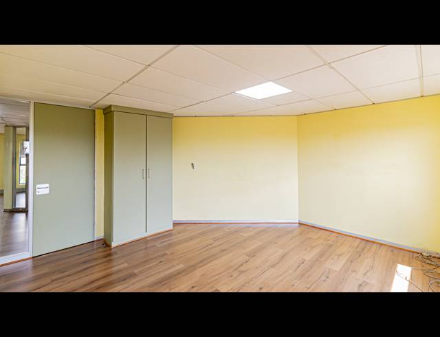 212M² OFFICE TO LET IN FERNDALE